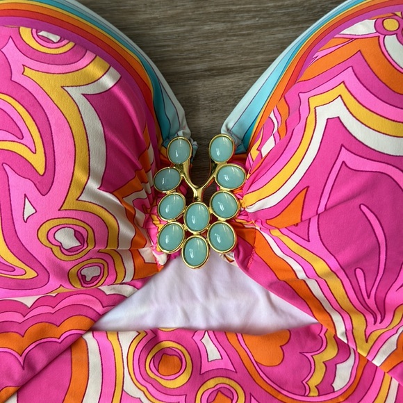 TRINA TURK STANDARD TWIST FRONT CUTOUT BANDEAU ONE PIECE SWIMSUIT WOMENS 8 - Picture 6 of 8